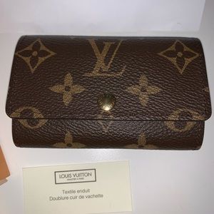 SOLD 6 key holder monogram